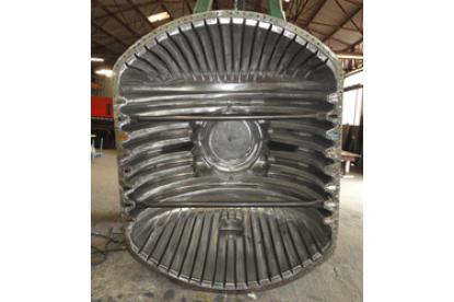 Moule cylindrique à plan de joint horizontal ; diamètre 2.5m ; capacité 6500L